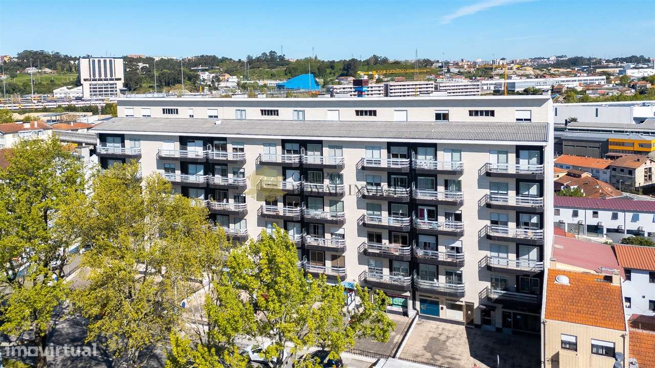 Espaço Comercial com Potencial de Conversão em Habitação – Circunvalaç - Grande imagem: 2/25