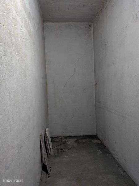 Arrumos/arrecadação na Lixa - Grande imagem: 3/3