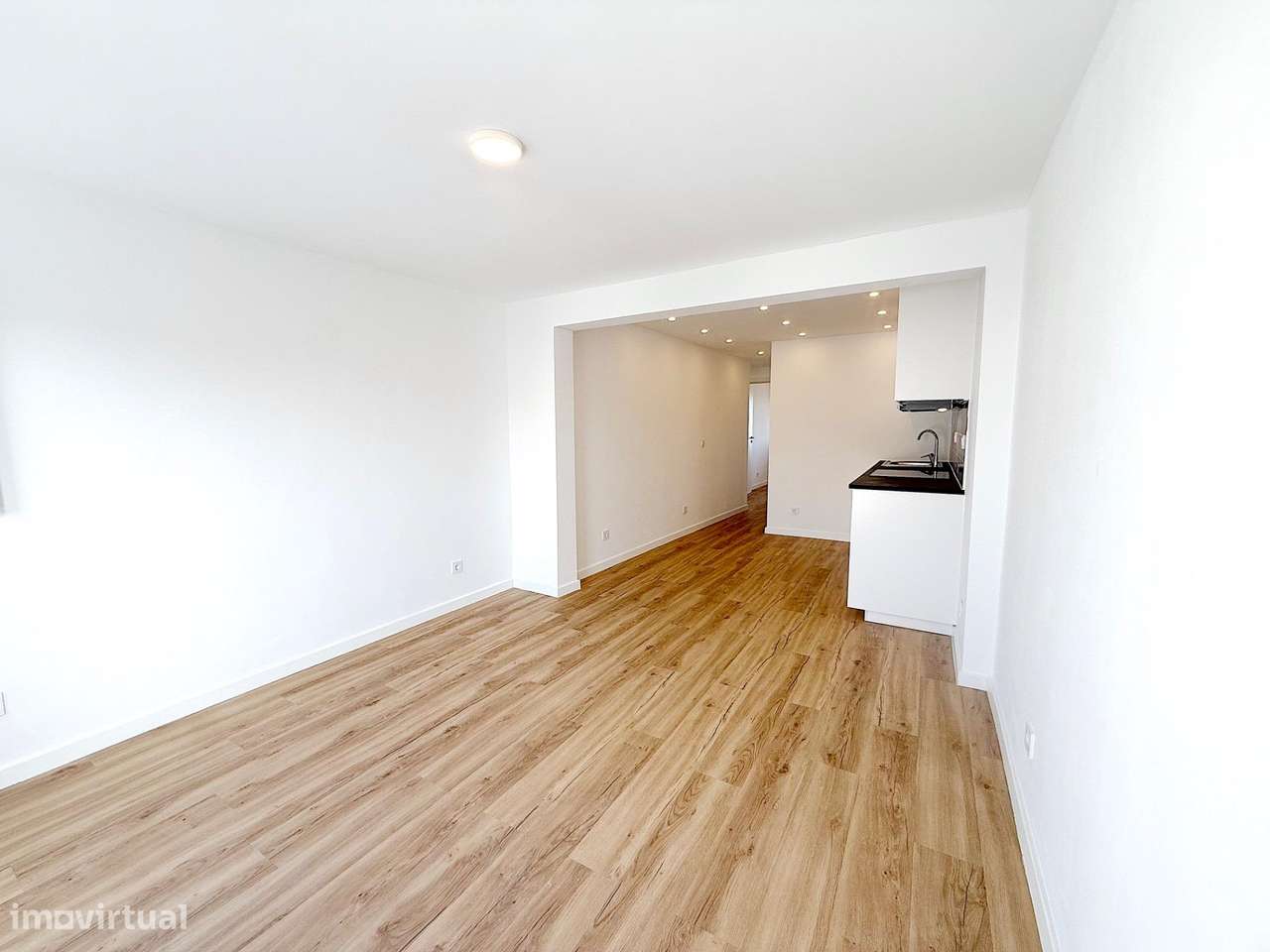 T2 remodelado c/ varanda e vista rio!-5