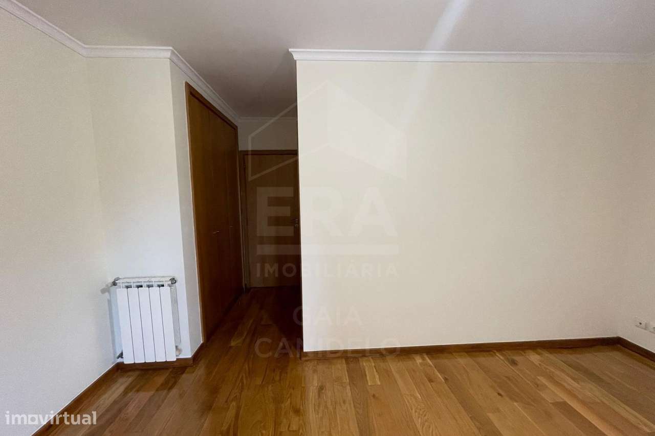 T2 em Condomínio Reservado no centro de Canidelo-13