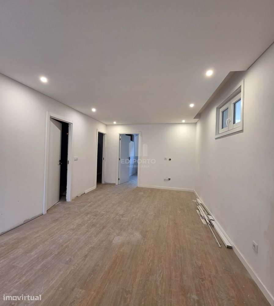 T1+1 (o + 1 funciona como quarto tem area para colocar cama)  totalme - Grande imagem: 5/12