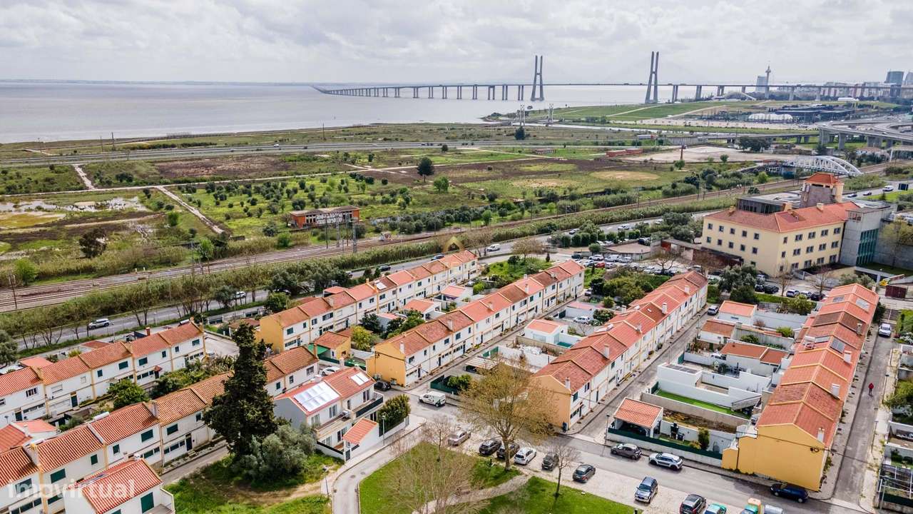 Moradia T2 Moderna com Pátio, Varanda e Chão Radiante – Bairro da Petr-40
