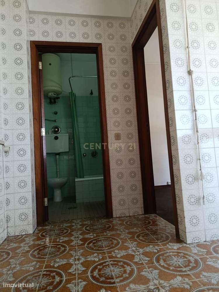 Apartamento T4 na Avenida Fernão de Magalhães — Espaço, Potencial e Di-13