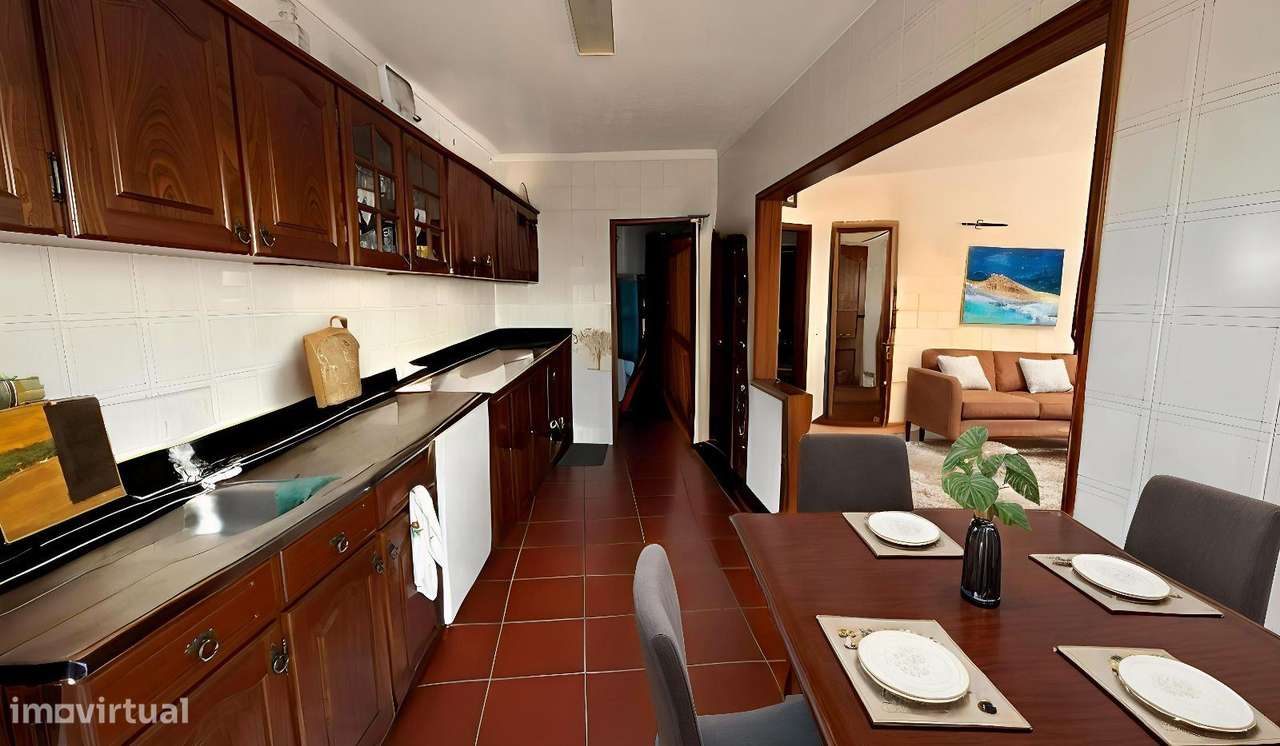 Apartamento T2 com arrumo varanda e parqueamento, vistas de ria. A ...-0