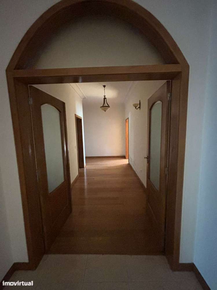 Imóvel de banco : apresente-nos a sua e-22