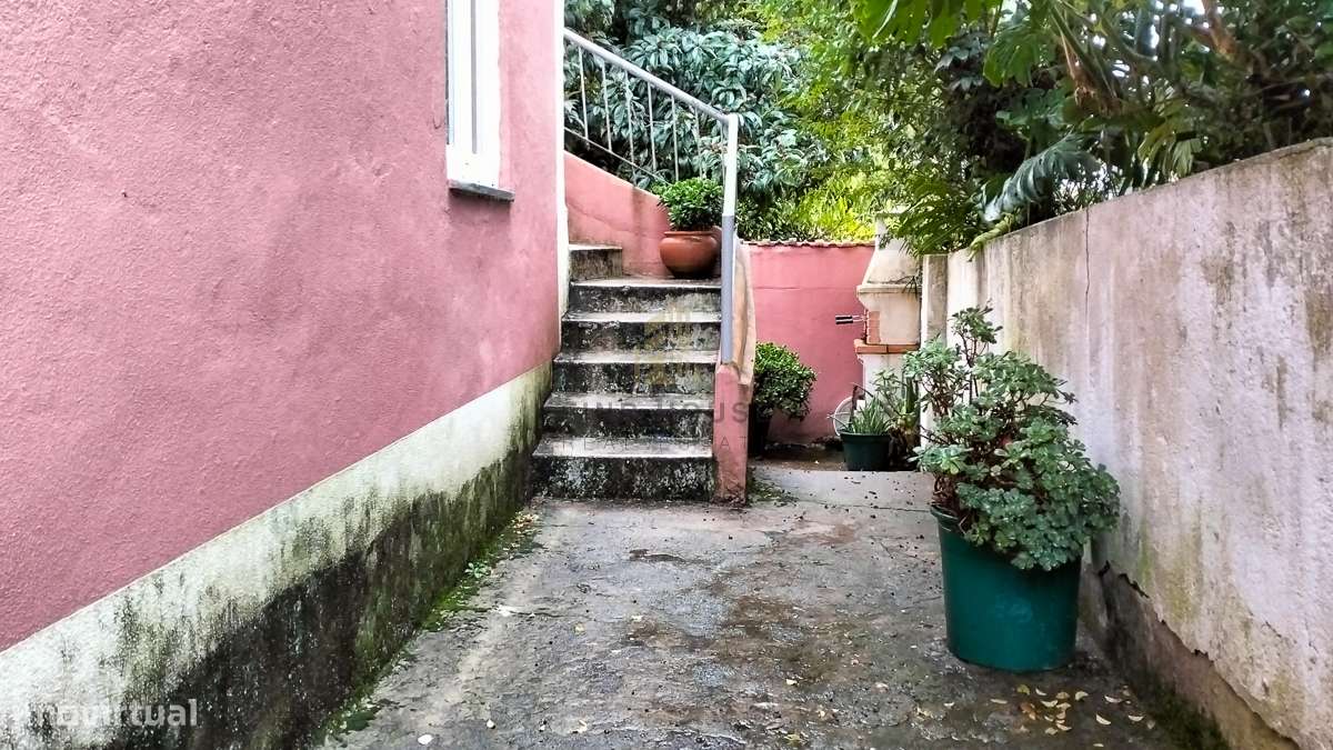 Vende-se Moradia T7 com 2 pisos e logradouro no Cadaval - Grande imagem: 5/25