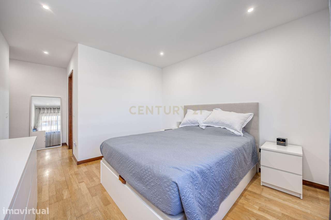 Apartamento T3 com varanda e Box fechada-16