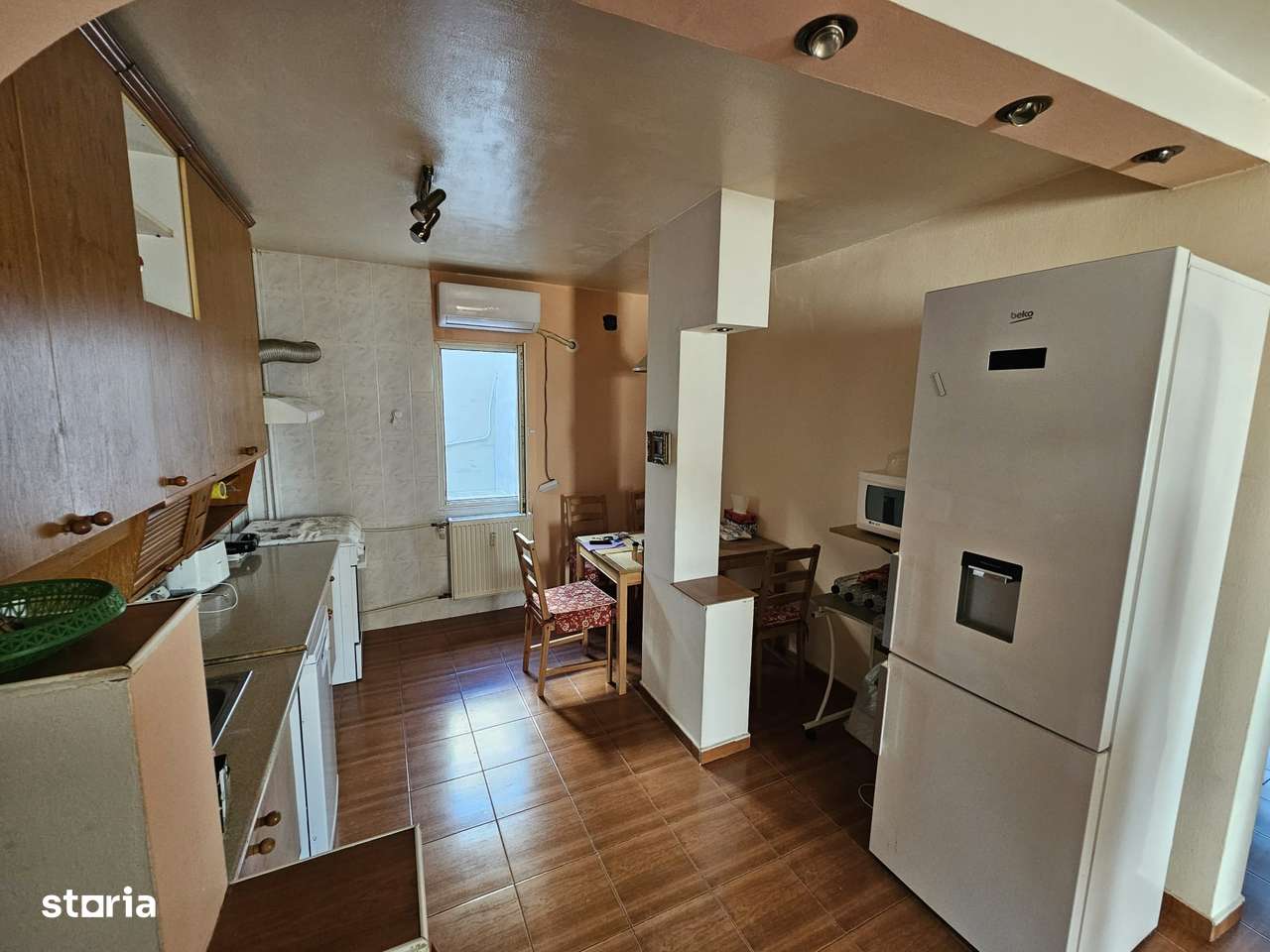 Apartament decomandat 4 camere Vergului cu 2 balcoane - Imagine principală: 4/13