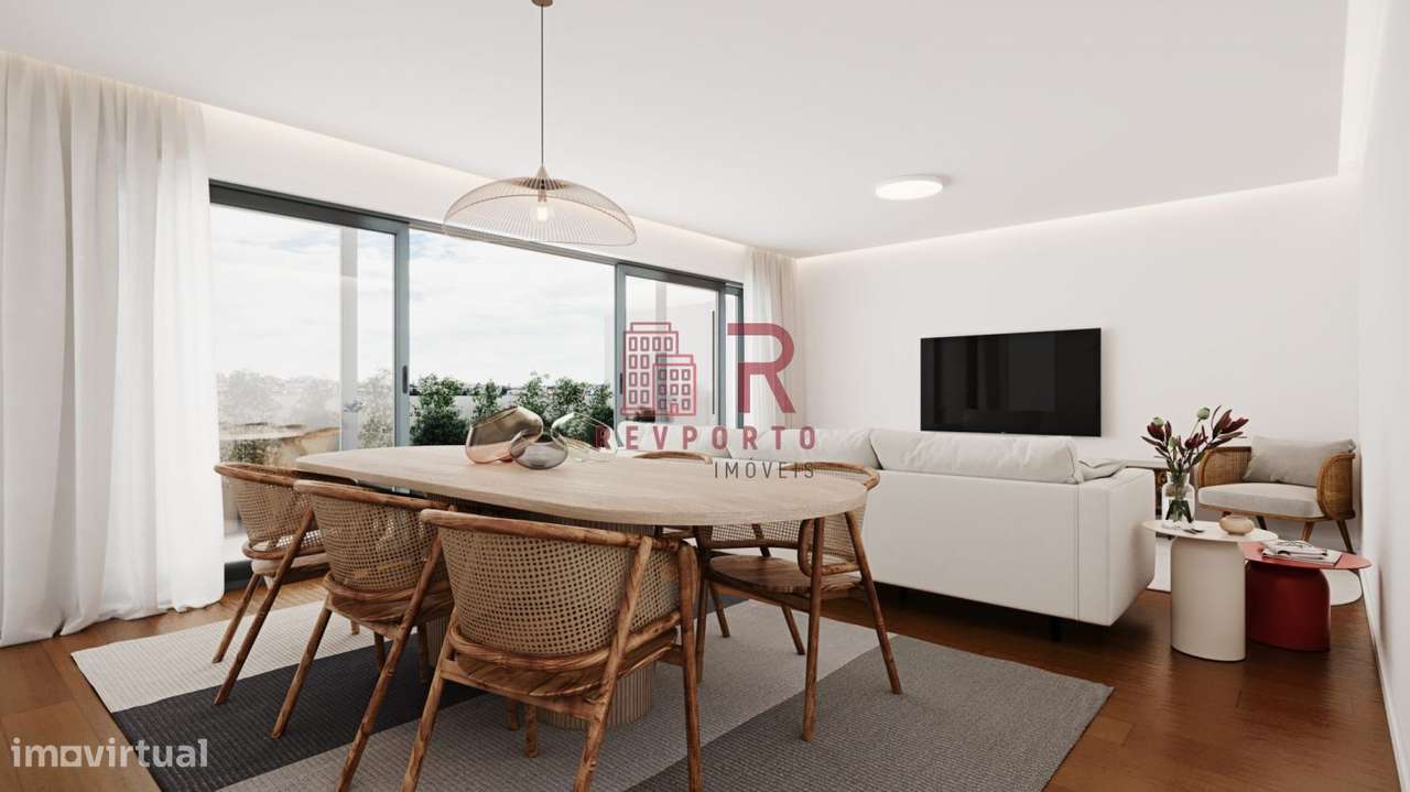 Apartamento T2, com 2 suítes, varanda, jardim e garagem-1