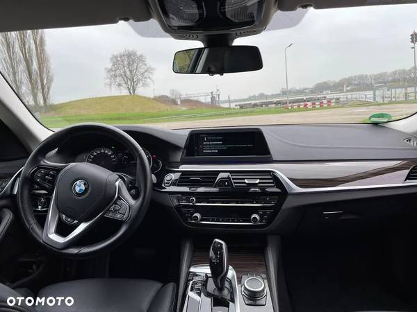 BMW Seria 5 530d Luxury Line - 9