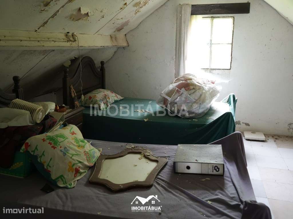 Moradia T2 com terreno, terraço e um anexo.-22