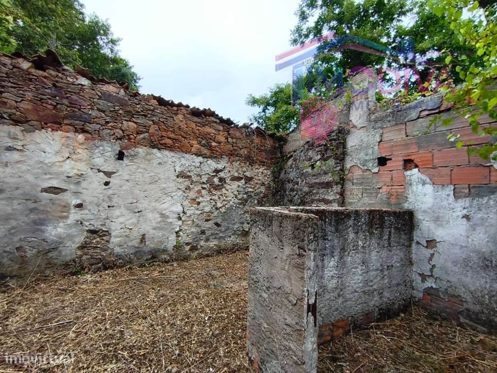 Moradia com terreno em Castanheira de Pera-8