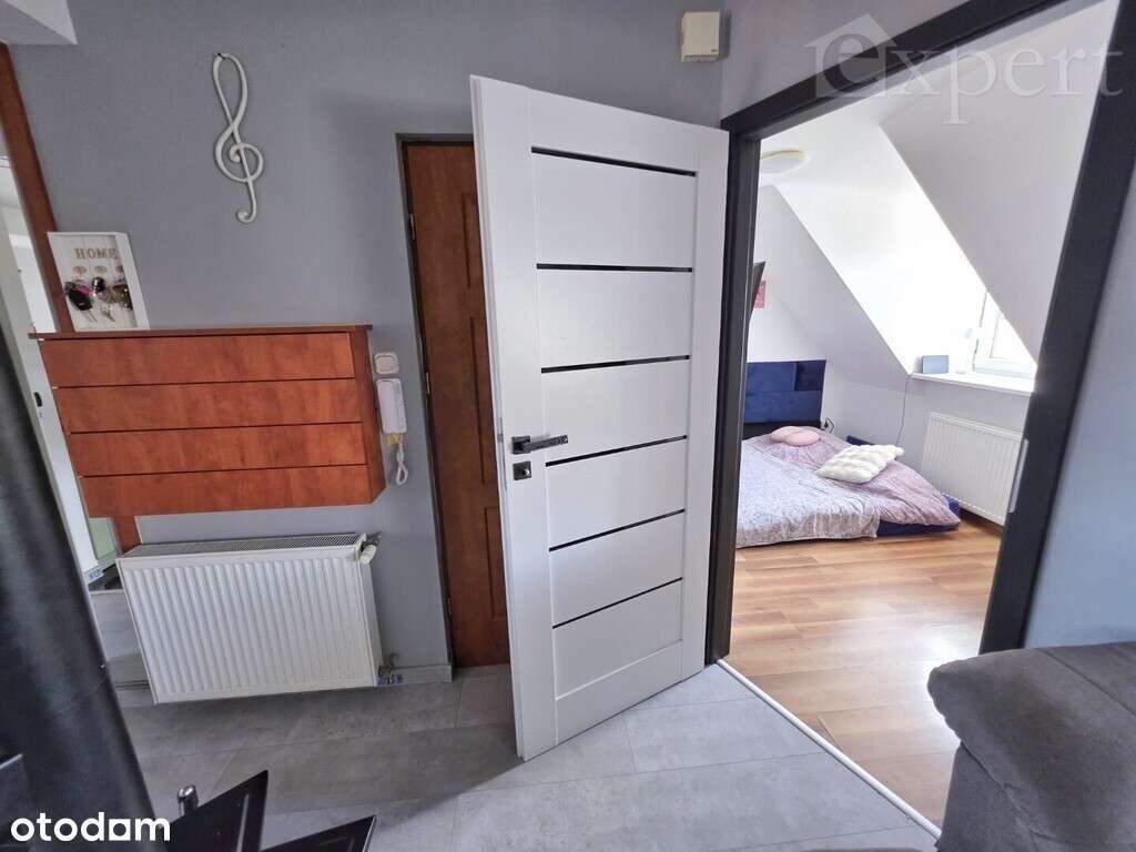 Dwa poziomy z tarasem i miejscem parkingowym-14