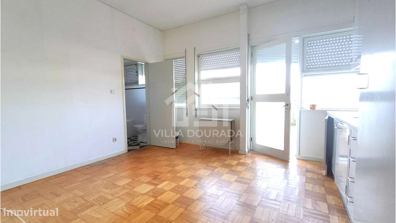 T0 c/ terraço, à maternidade e hospital - Grande imagem: 4/14