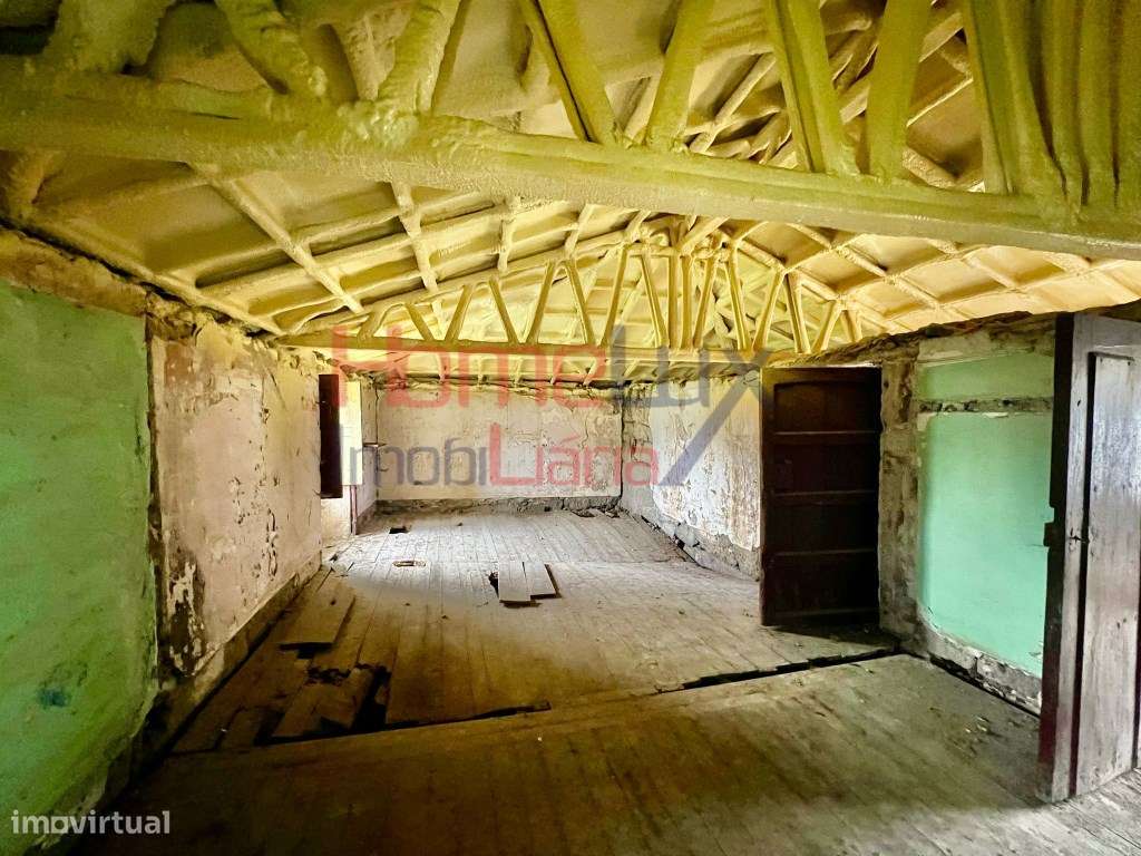 Terreno com Ruinas em Águas Santas-32