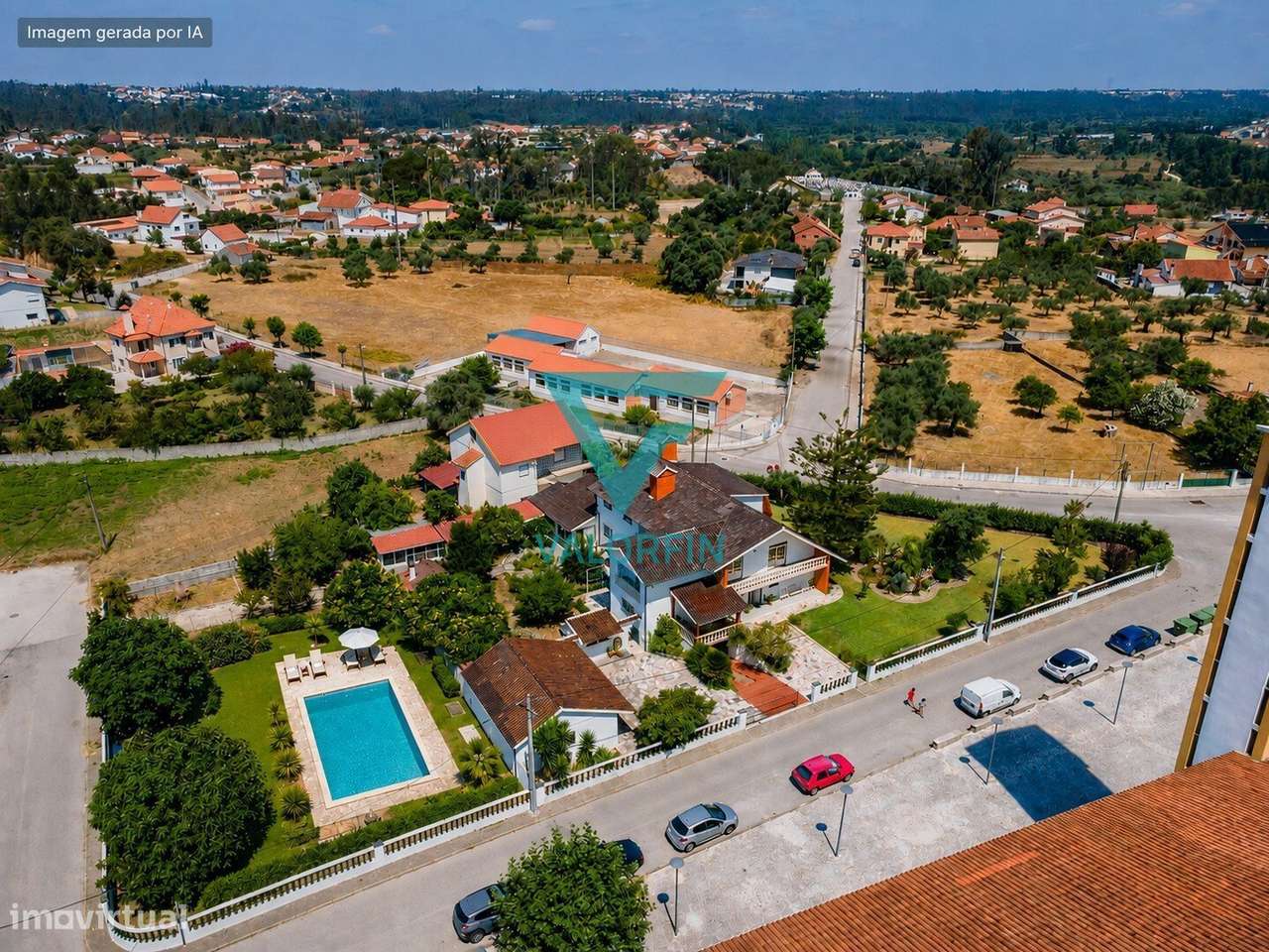 MORADIA T9 com 2.500m² de Terreno no Centro de Vermoil | Pombal-7