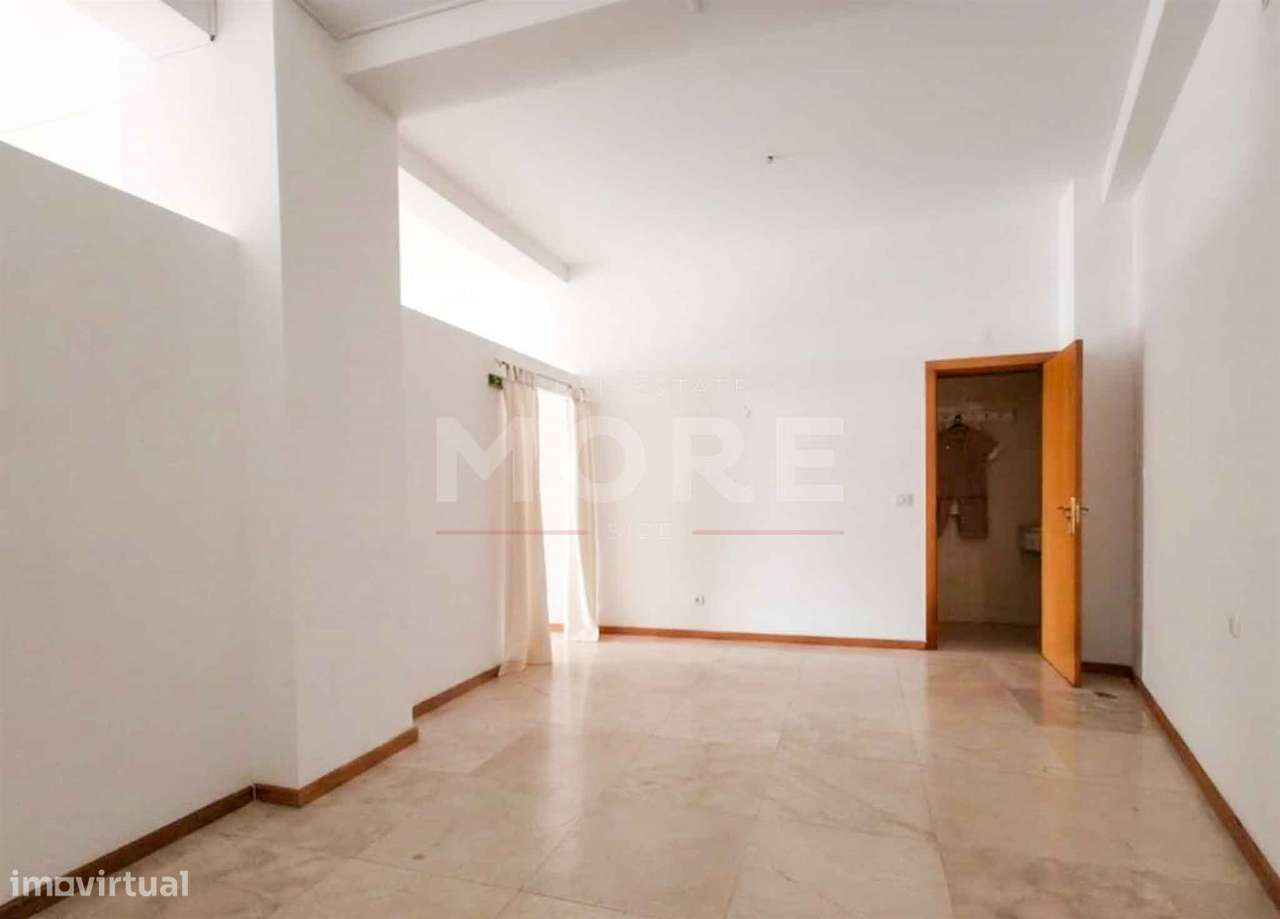 Espaço comercial no Centro Histórico de Évora, junto ao Teatro Garcia-6