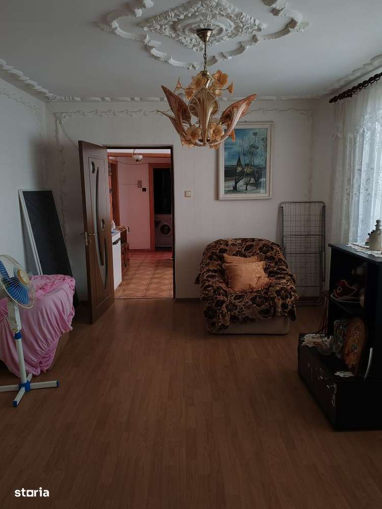 Vând apartament cu 3 camere et 3 din 4-10