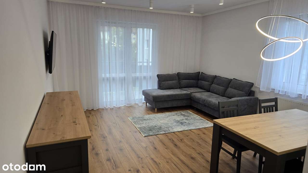 Wynajmę| 2 miejsca w hali | Winda | Garderoba | 54 m²