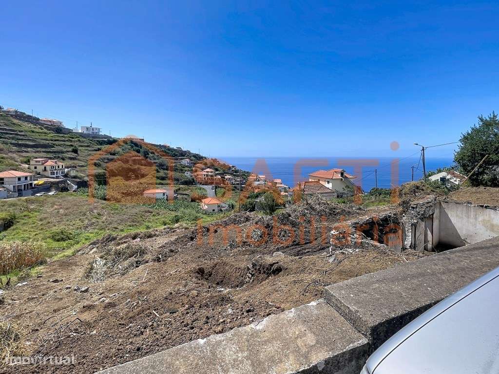 Vende-se moradia na Ribeira Brava com vista para o mar-6