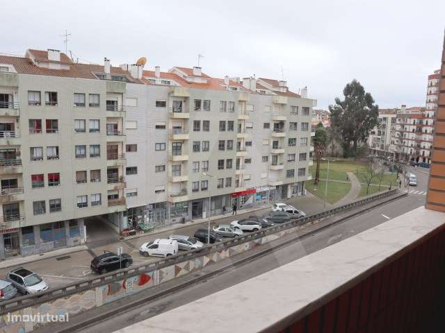 Apartamento T3 +2 Duplex em Aveiro parcialmente remodelado - Grande imagem: 4/21