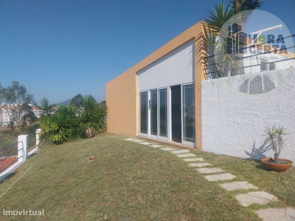 Moradia V4 com piscina em Setúbal!-19