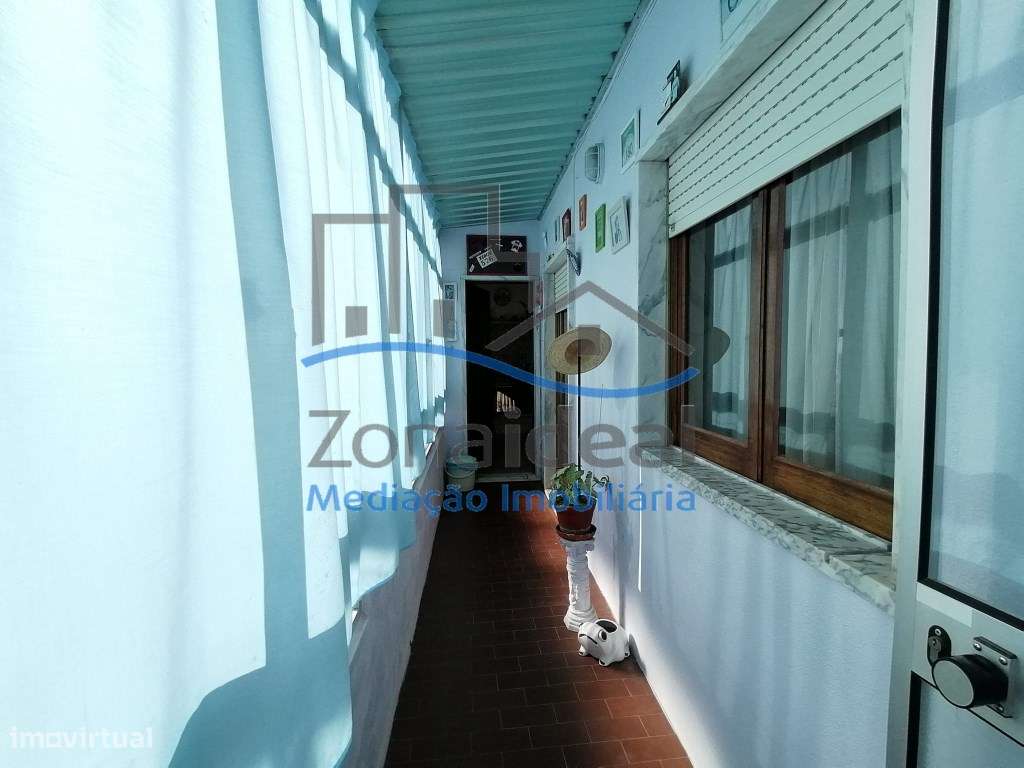 Moradia com dois pisos e logradouro, localizada em Alenquer-14