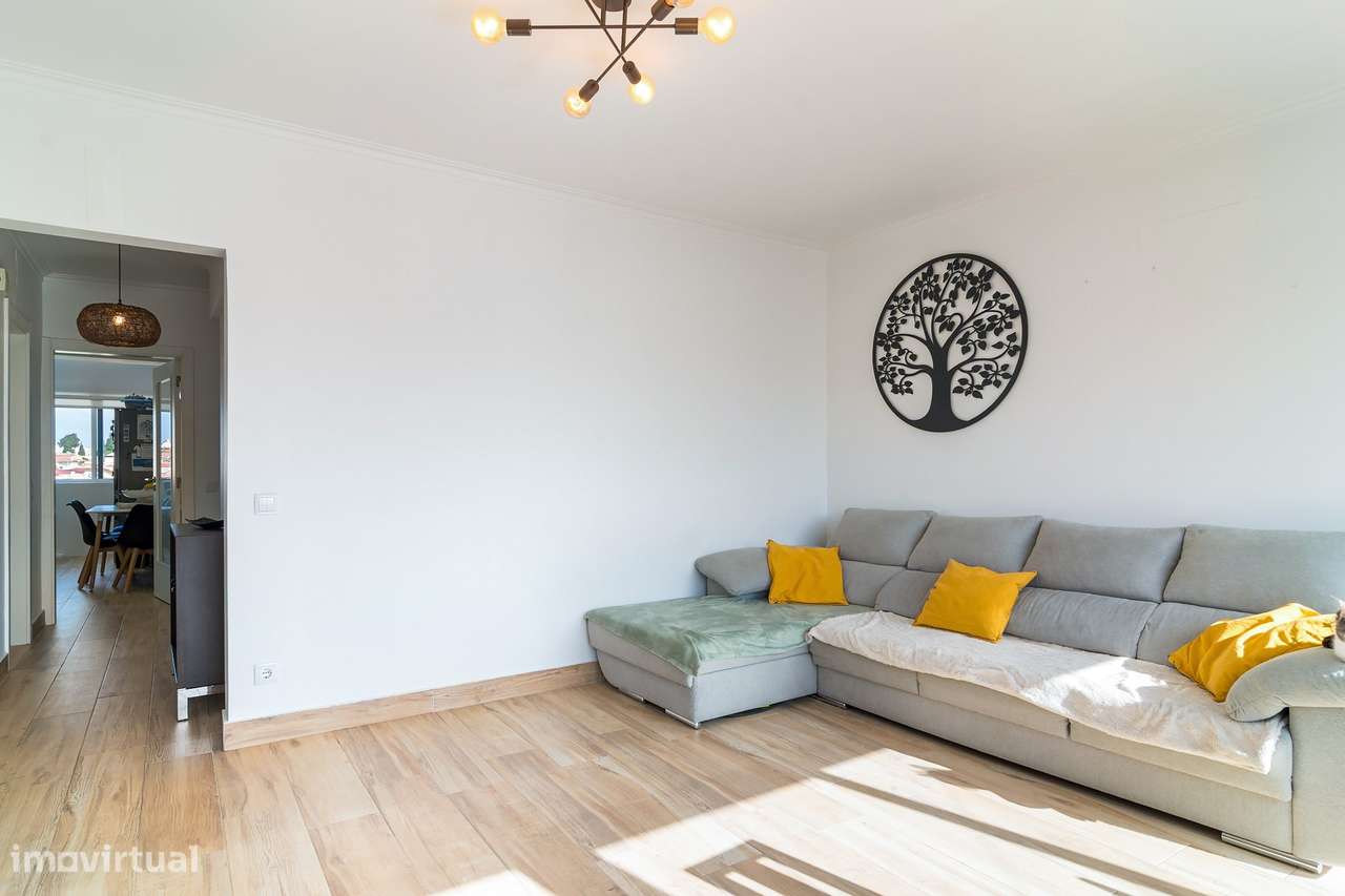 Refúgio acolhedor em São Domingos de Rana – T2+1 cheio de luz-3