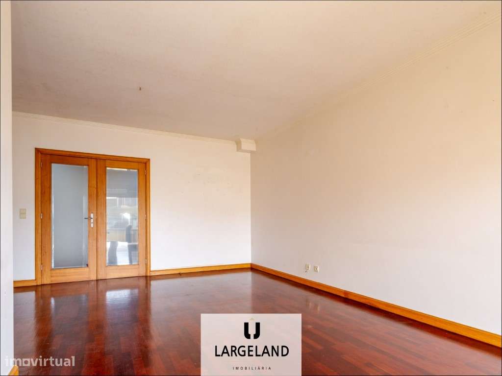 Apartamento T2 com Terraço no Centro de Santa Maria de Lamas-4