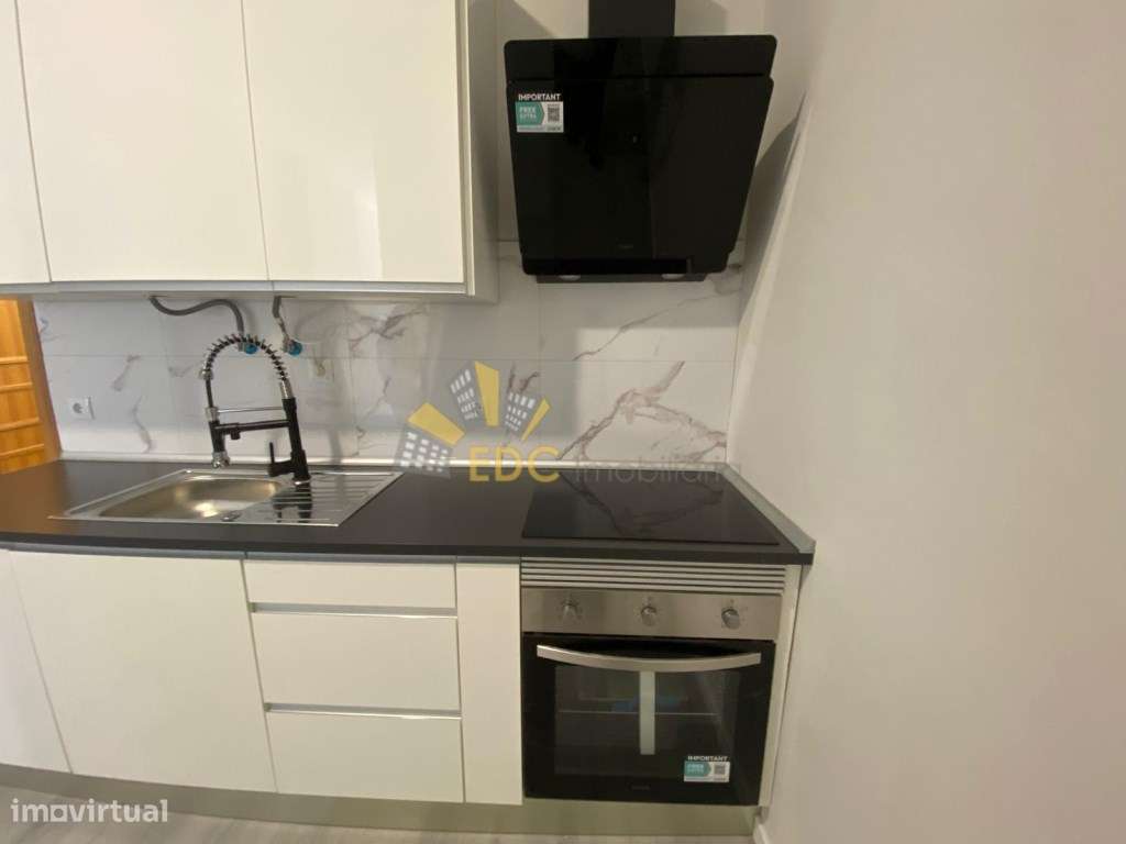 Loja Transformada em apartamento T1 | Localizado em zona central de... - Grande imagem: 4/15