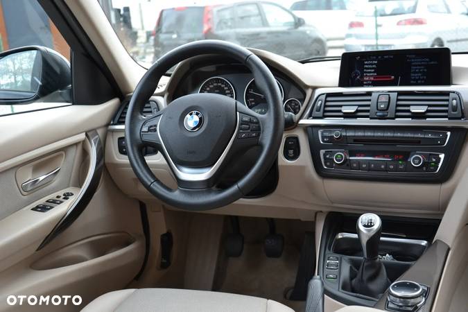 BMW Seria 3 320d xDrive Modern Line - 26