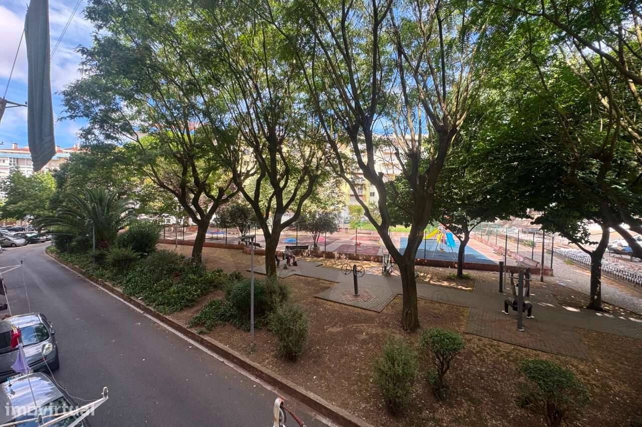 Apartamento T2 Totalmente Remodelado no centro de Monte Abraão – Confo-16