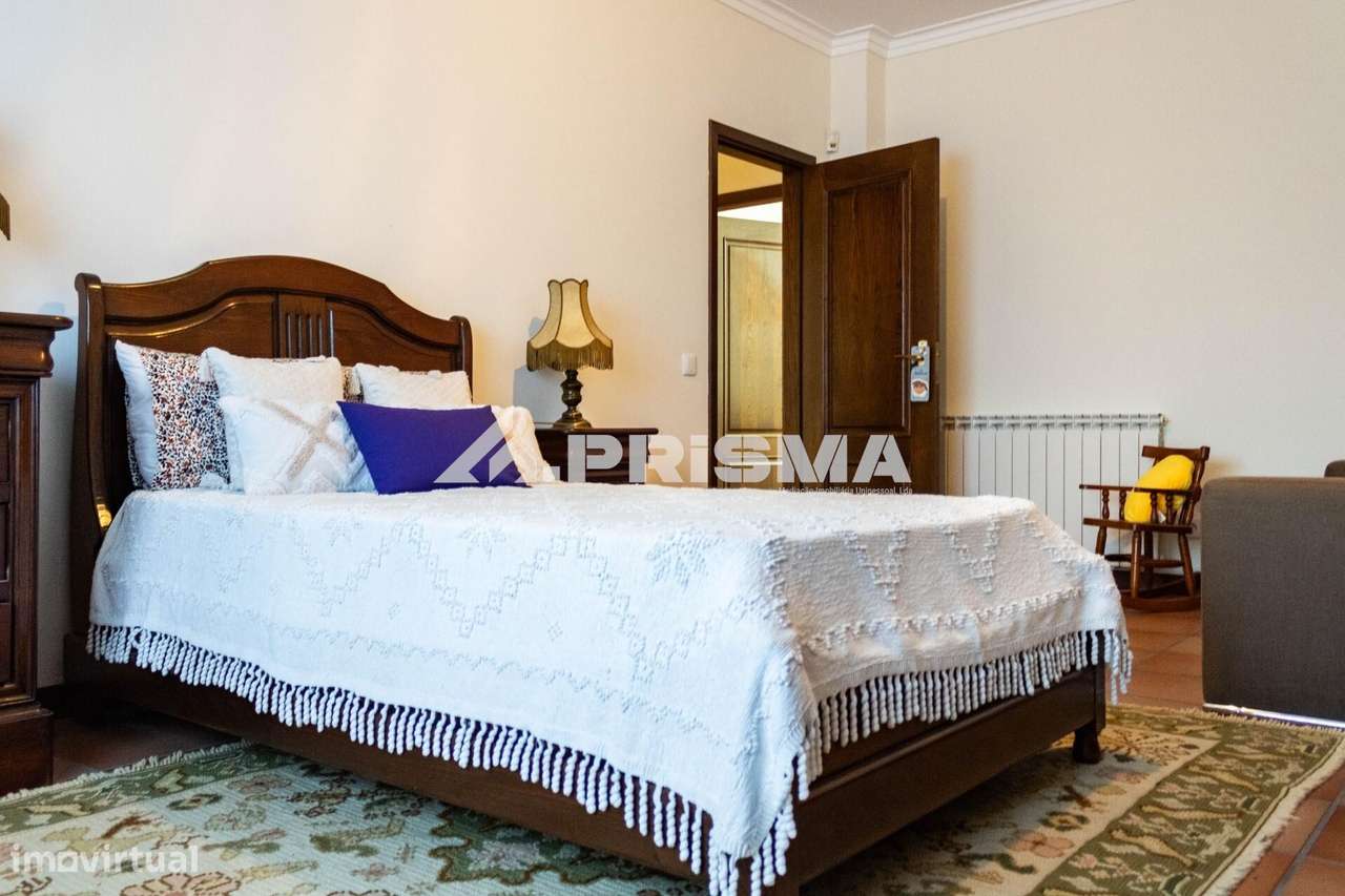 Moradia T5 para Venda em C. Branco-56