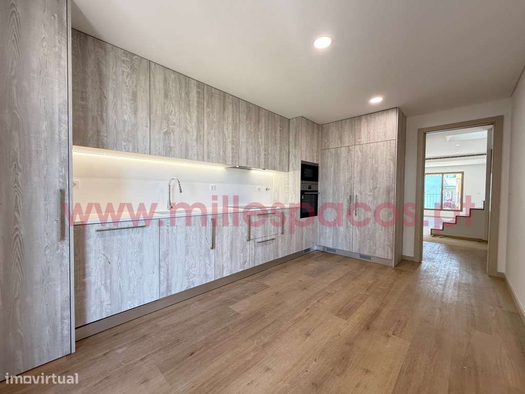 Duplex T3+1 Novo - Garagem individual e Terraço-32