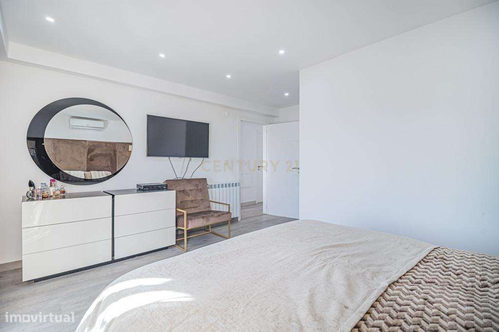 Moradia T6 com Vista para a Cidade em Loures-25