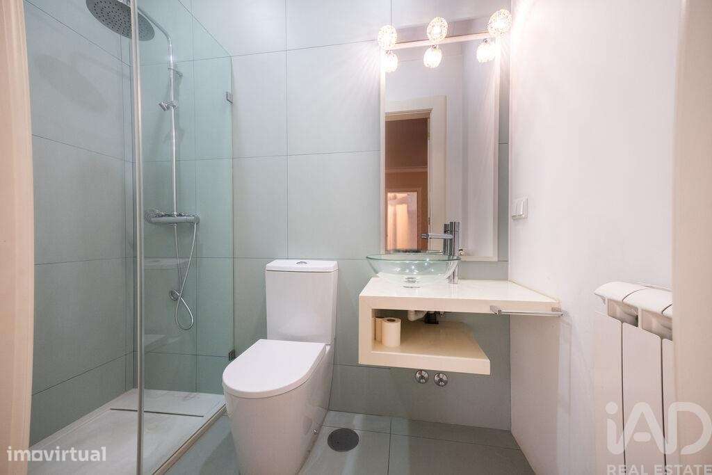 Moradia em gaveto T4 em Oliveira, São Paio e São Sebastião de 254,01 m - Grande imagem: 5/38