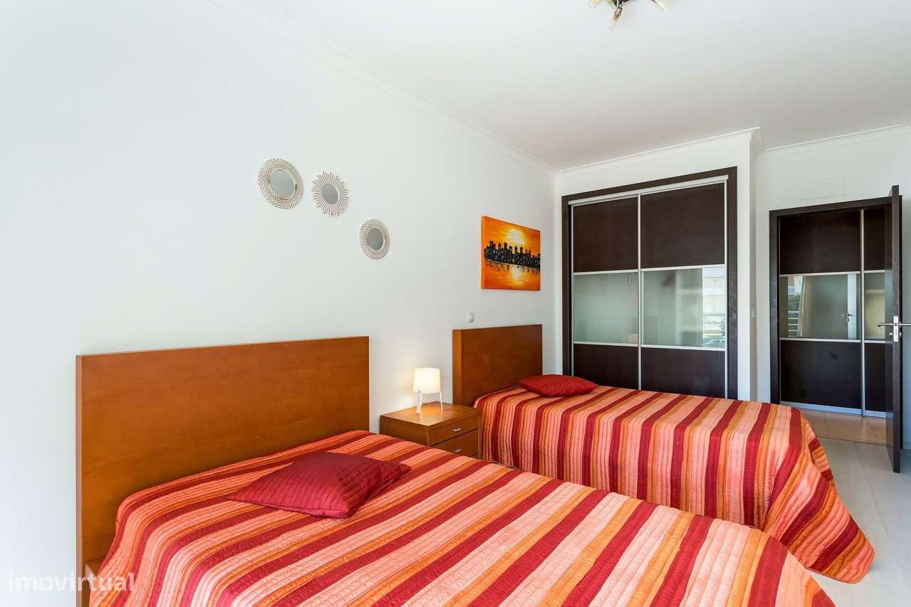 Apartamento T2 em Armação de Pera totalmente mobilado e equipado a 500-13