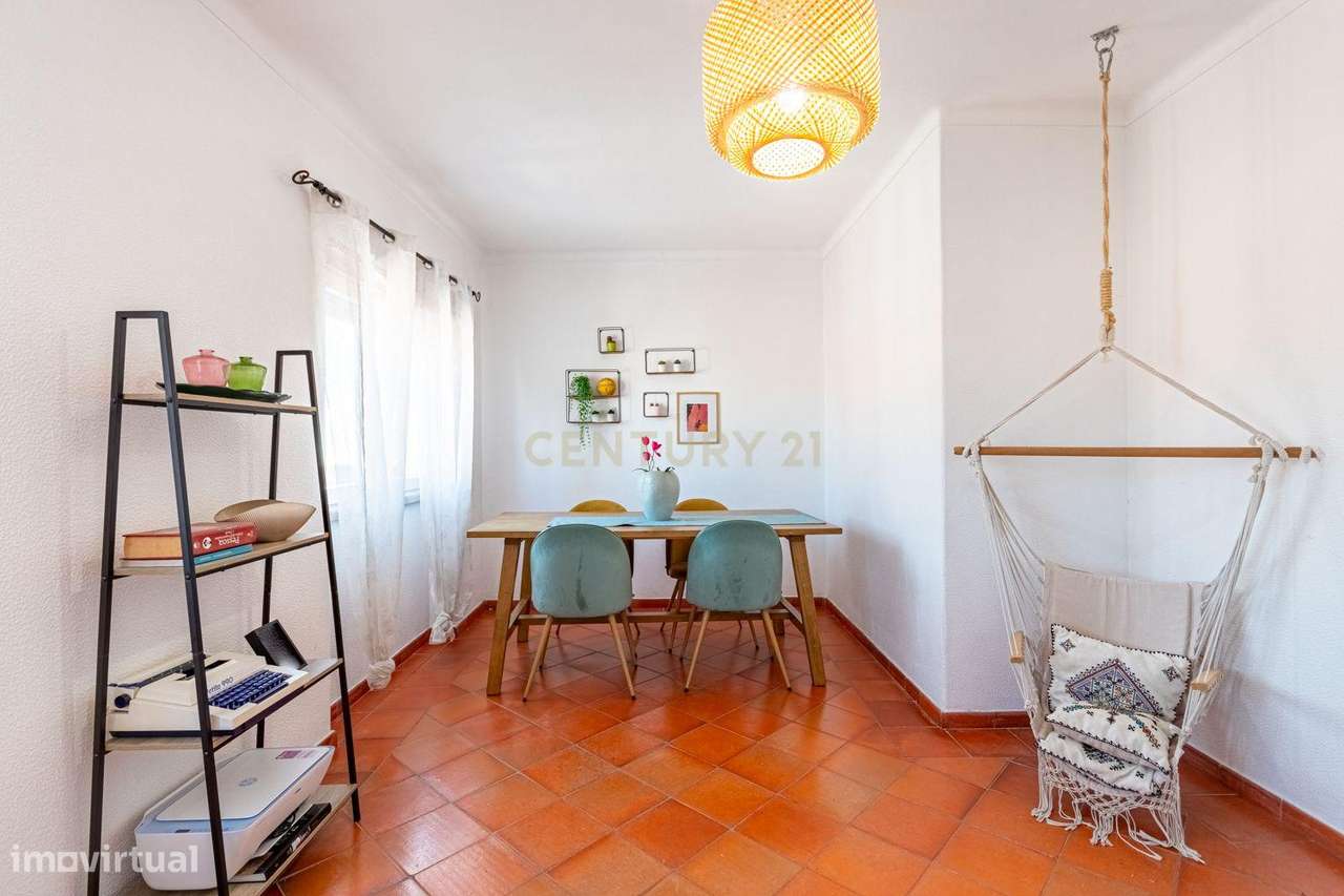Apartamento T3 com Vista Panorâmica no Montijo-3