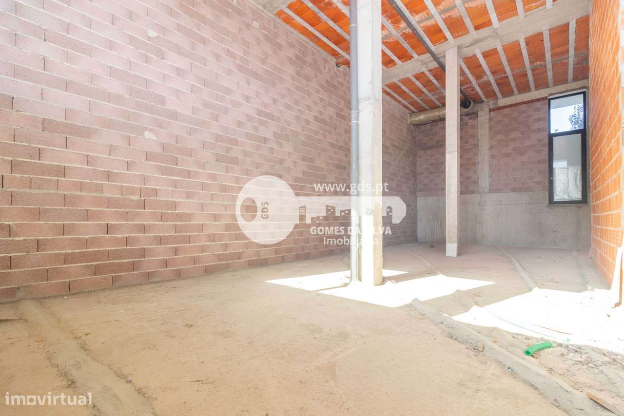Loja sita em São Pedro da Cova com 95m2 com garagem - Grande imagem: 5/22