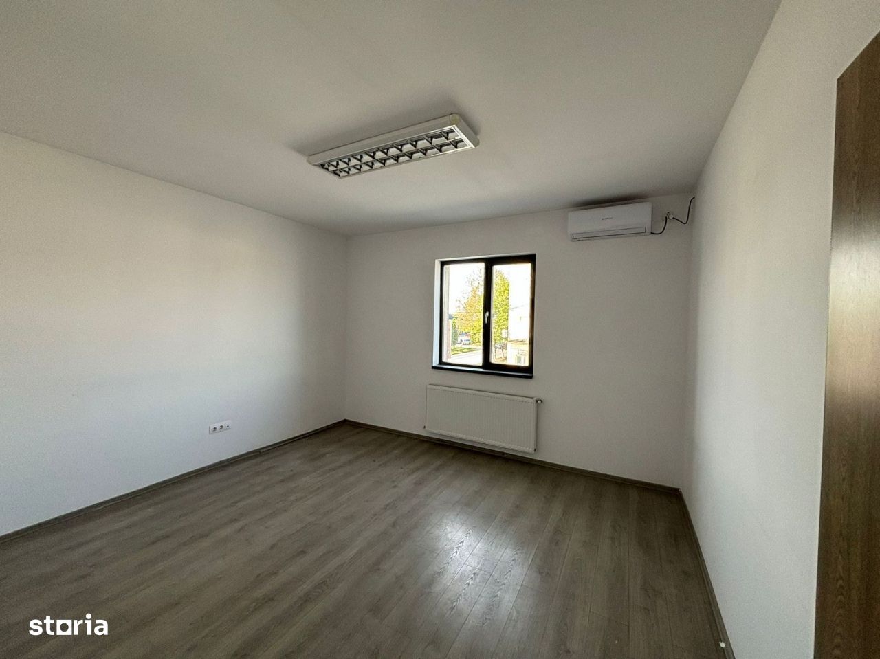 Birouri/spre inchiriere/ zona Depozitelor - Imagine principală: 1/9