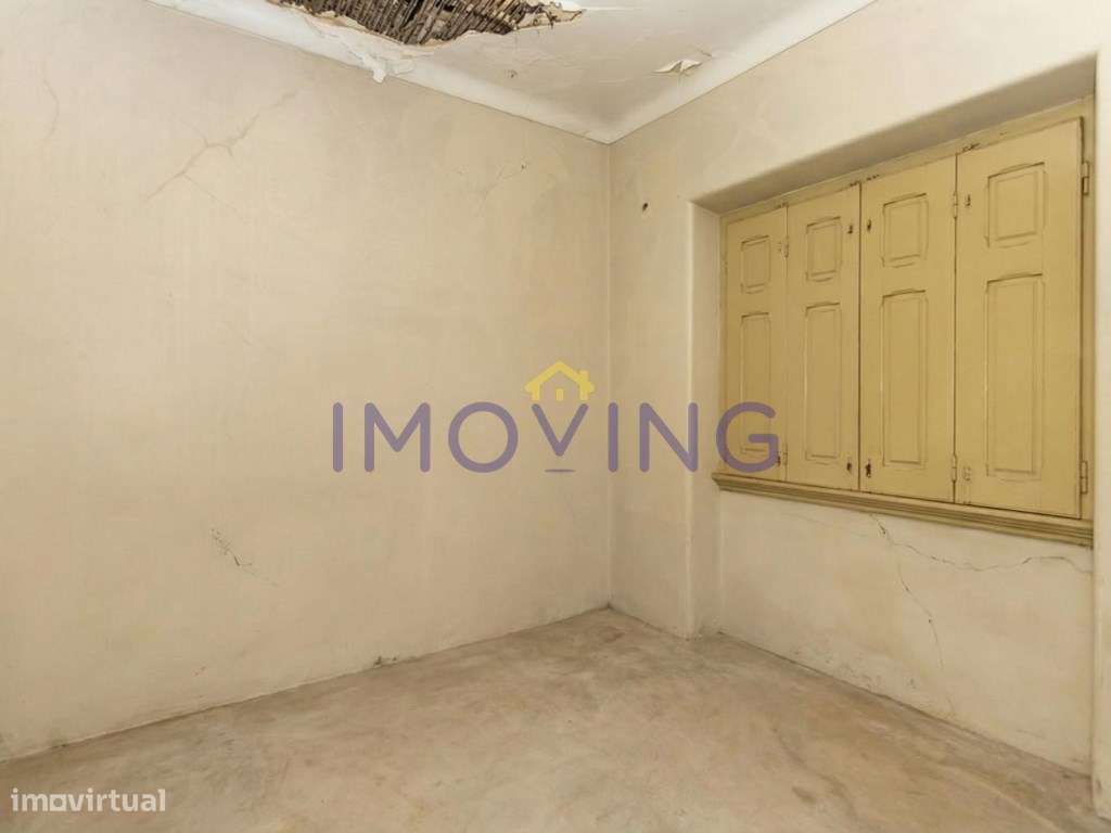 Prédio, moradia e garagens para Investimento-13