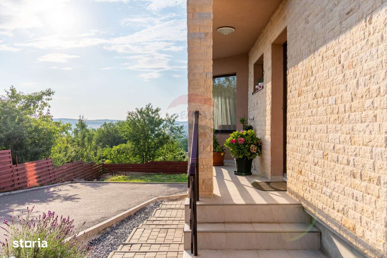 Casa de vanzare, Jucu de Sus teren 811mp, 4 Camere, 2 Bai, Priveliște-2