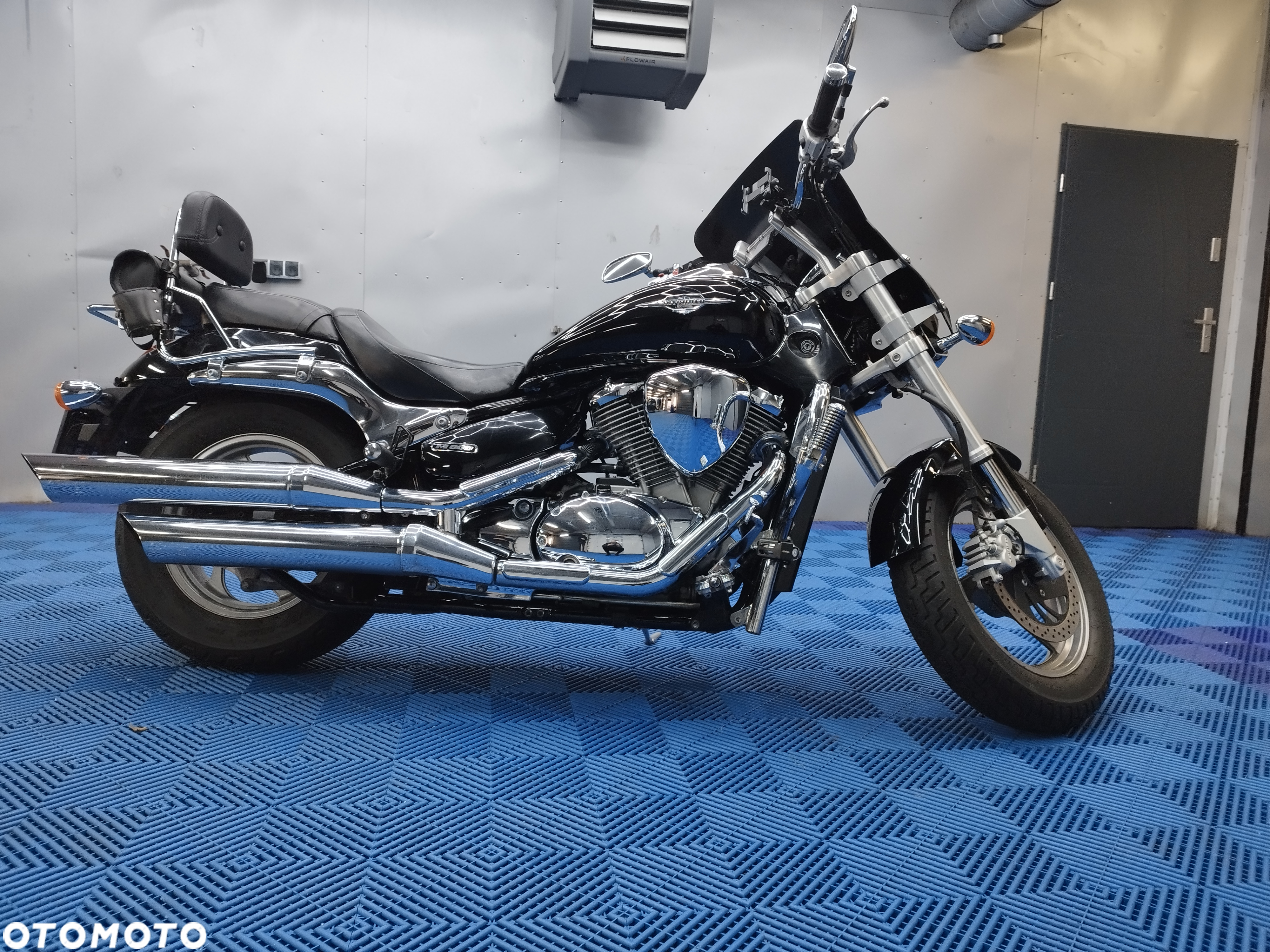 Suzuki Intruder - 2