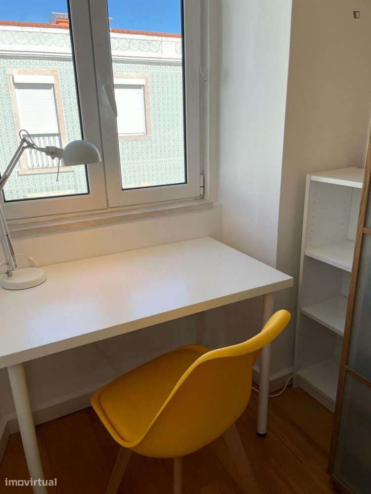 Quarto - localizado em Intendente Lisbon - Grande imagem: 2/10