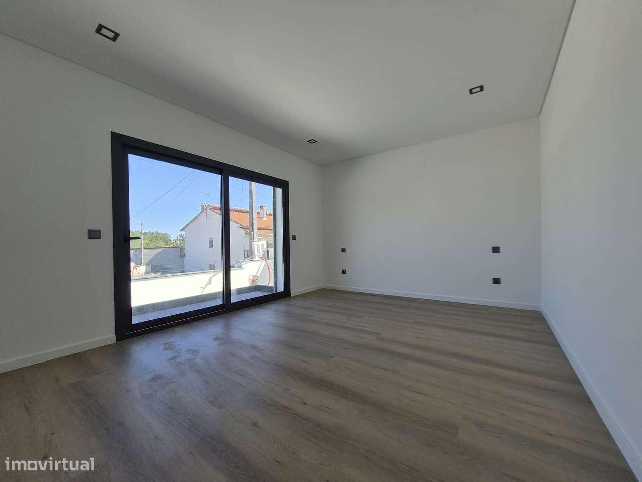 Moradia T3, térrea, geminada c/garagem e logradouros,  Fração: "A"-16