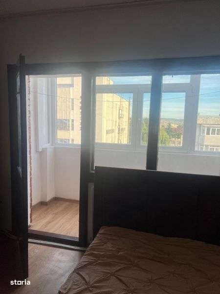 Vând apartament 4 camere - Imagine principală: 5/8