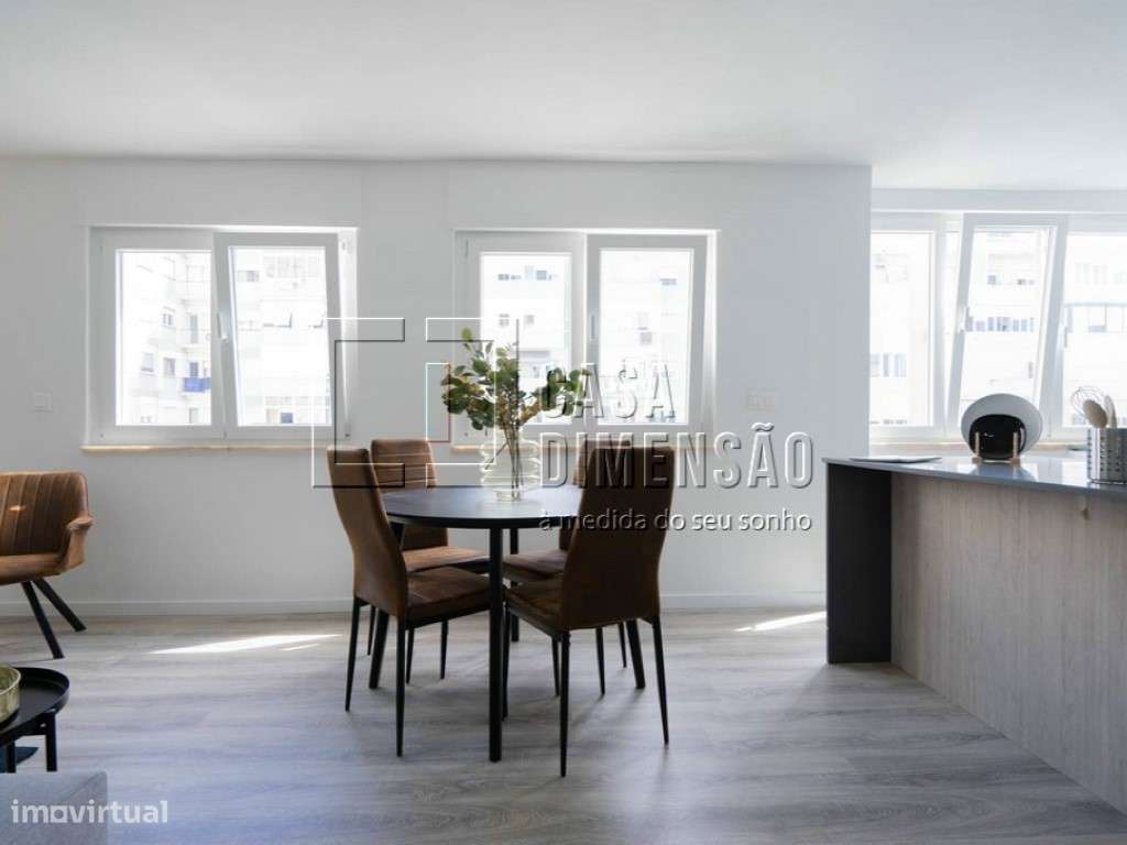 Apartamento de tipologia T3, mobilado e equipado em Benfica!!-8