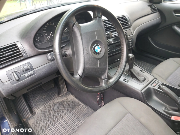 BMW Seria 3 318i Touring - 9