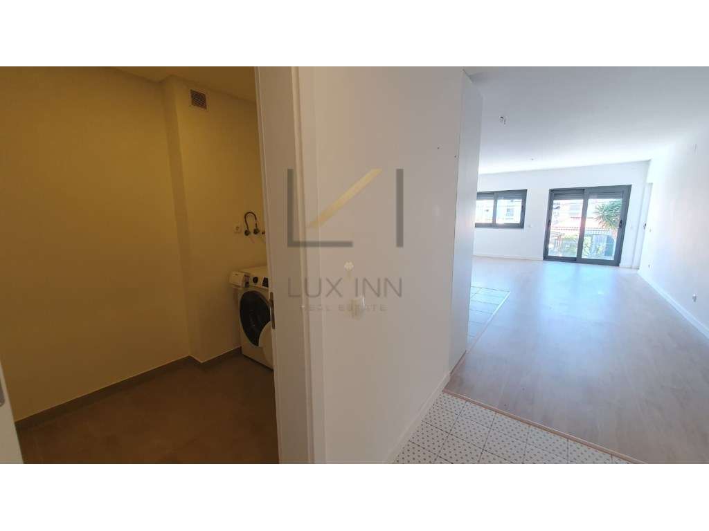 Apartamento T2, com varanda e arrecadação, Setúbal-7