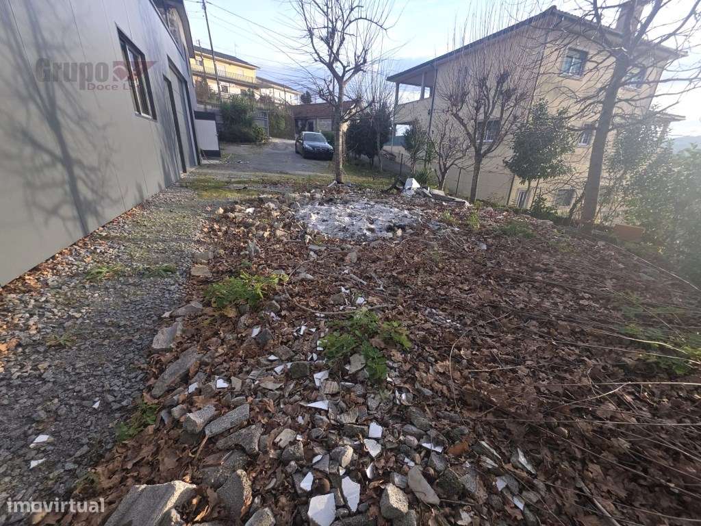 Moradia T3 com Armazém de 300m² - O Equilíbrio Perfeito entre Habit...-5